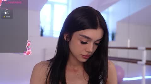 Snapshot of 9west chatting on 09-17-25, 12:51 KARINA online show from 09-17-25, 12:51