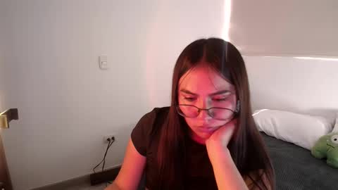 Snapshot of _abbyyyy_ chatting on 12-15-25, 05:39 abby 3 online show from 12-15-25, 05:39