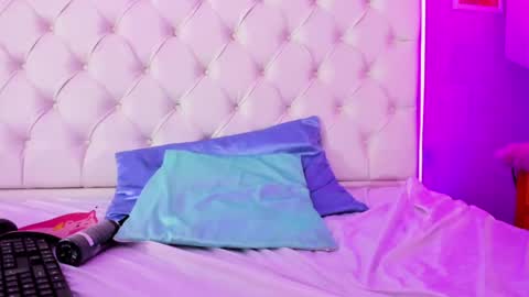 Abril  online show from 01-10-25, 01:53