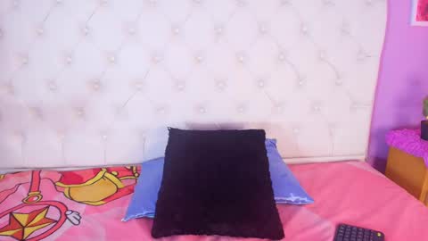 Abril  online show from 03-06-25, 07:43