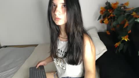 Snapshot of _abrill_20 chatting on 10-18-25, 10:43 _abrill_20 online show from 10-18-25, 10:43