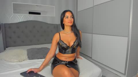 Adelle online show from 12-04-24, 01:42