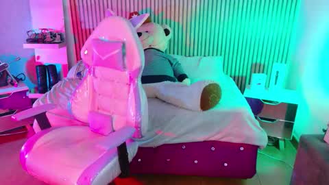 aitana online show from 12-14-25, 07:29