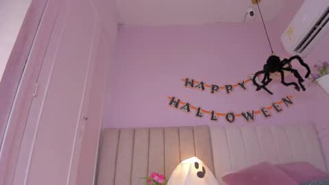 _aleja_x online show from 10-31-25, 12:28