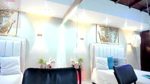 Snapshot of _alice08_ chatting on 06-10-26, 12:04 online show from 06-10-26, 12:04