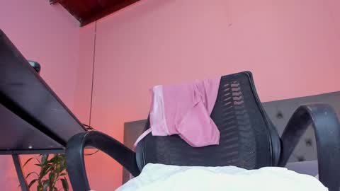 Snapshot of _aline_hall chatting on 02-04-25, 02:32 Alline Hall online show from 02-04-25, 02:32