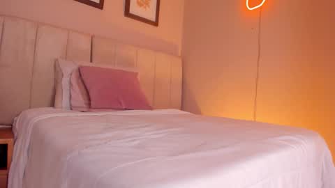 Snapshot of _alison_c chatting on 10-15-25, 11:32 Hii I m Alison online show from 10-15-25, 11:32