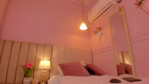 Snapshot of _alison_c chatting on 11-25-25, 11:32 Hii I m Alison online show from 11-25-25, 11:32