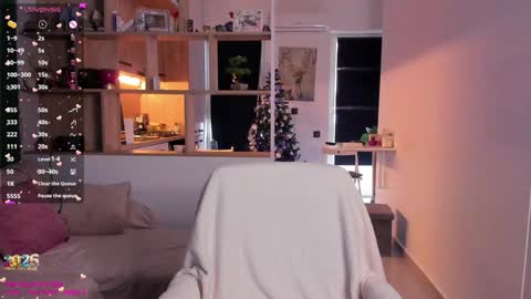 Snapshot of _alleyesonme chatting on 12-31-24, 10:37 Mia online show from 12-31-24, 10:37