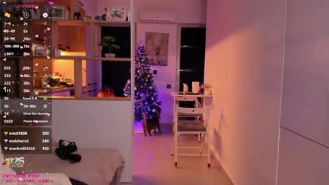 Snapshot of _alleyesonme chatting on 01-05-25, 04:27 Mia online show from 01-05-25, 04:27