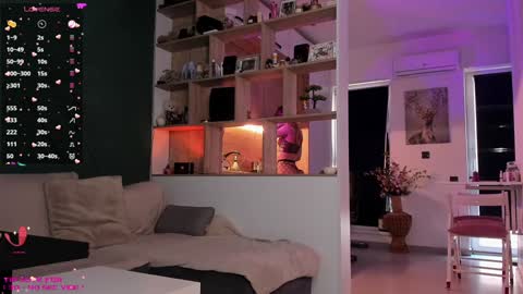 Snapshot of _alleyesonme chatting on 01-16-25, 01:25 Mia online show from 01-16-25, 01:25