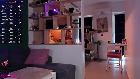 Snapshot of _alleyesonme chatting on 02-12-25, 12:33 Mia online show from 02-12-25, 12:33