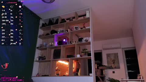 Snapshot of _alleyesonme chatting on 02-14-25, 04:09 Mia online show from 02-14-25, 04:09