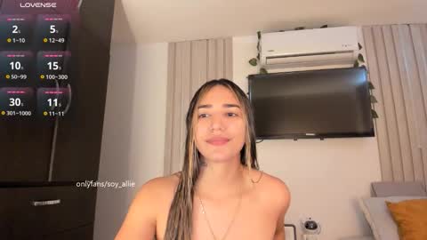 Snapshot of _alliex_ chatting on 10-24-25, 12:12 you can call me pretty online show from 10-24-25, 12:12