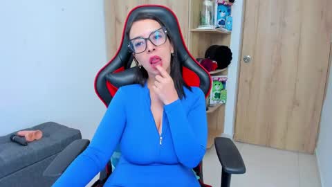 AMANDA online show from 09-21-25, 07:04