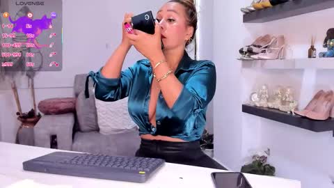 Ana Bolena online show from 11-21-25, 03:22