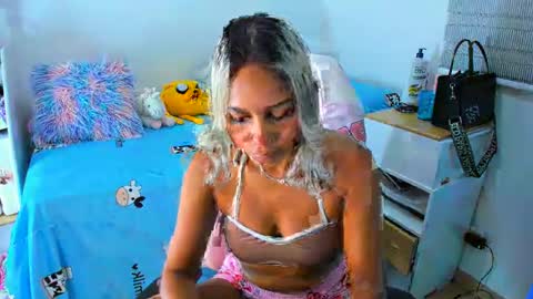 Analia online show from 12-13-24, 01:37