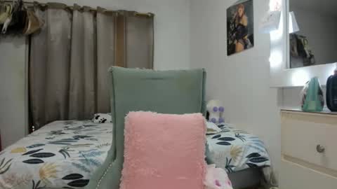 Analia online show from 04-24-26, 01:19