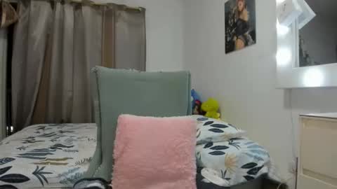 Snapshot of _analia chatting on 04-28-26, 02:27 Analia online show from 04-28-26, 02:27