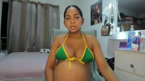 Snapshot of _analia chatting on 05-29-26, 12:52 Analia online show from 05-29-26, 12:52