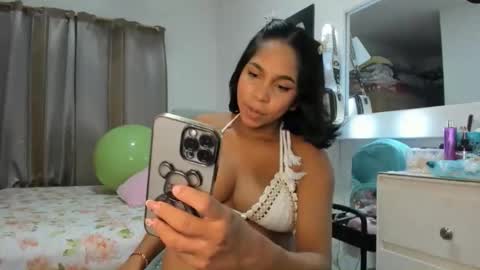 Snapshot of _analia chatting on 06-10-26, 01:17 Analia online show from 06-10-26, 01:17