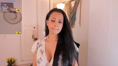 Snapshot of _anaruiz chatting on 12-15-24, 07:31 Ana Ruiz online show from 12-15-24, 07:31