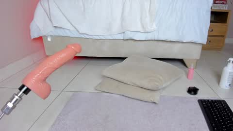 Snapshot of _angela_x chatting on 12-11-24, 09:45 ngela online show from 12-11-24, 09:45