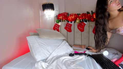 Snapshot of _angela_x chatting on 12-12-24, 12:48 ngela online show from 12-12-24, 12:48