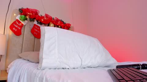 Snapshot of _angela_x chatting on 12-30-24, 02:40 ngela online show from 12-30-24, 02:40