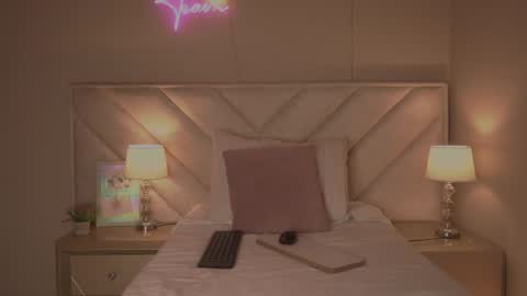 Snapshot of _angela_x chatting on 07-22-26, 11:24 ngela online show from 07-22-26, 11:24