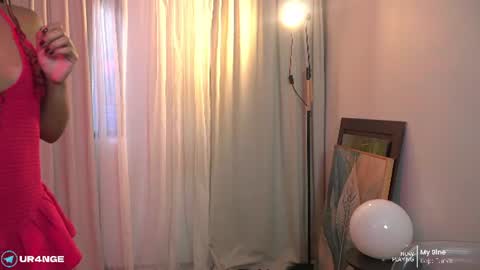 Snapshot of _angeleyes chatting on 06-11-26, 09:35 Angie - online show from 06-11-26, 09:35