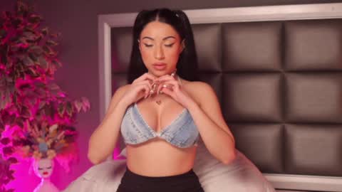 Anna online show from 01-21-25, 11:34