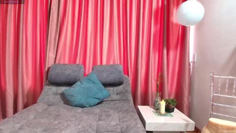 Snapshot of _annie_thomson_ chatting on 01-22-25, 05:28 Melissa online show from 01-22-25, 05:28