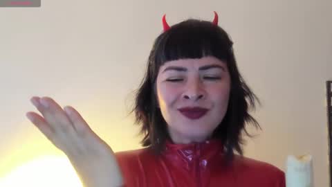 Snapshot of _antomouth_paradise chatting on 11-15-25, 08:05 antonia online show from 11-15-25, 08:05