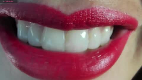 Snapshot of _antomouth_paradise chatting on 12-18-25, 01:28 antonia online show from 12-18-25, 01:28