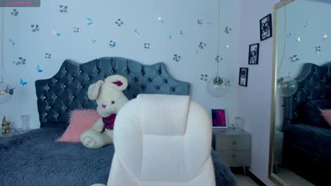 Snapshot of _antonnela_ chatting on 01-13-25, 01:49 antonnela online show from 01-13-25, 01:49