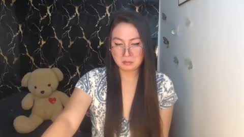 Snapshot of _arah chatting on 11-01-25, 11:12 arah online show from 11-01-25, 11:12