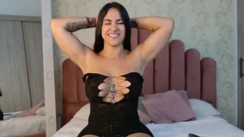 Snapshot of _ariannacruz chatting on 10-05-25, 01:15 Queen Cruz online show from 10-05-25, 01:15