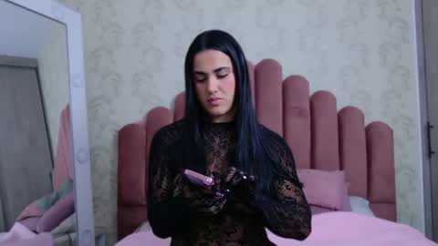 Snapshot of _ariannacruz chatting on 10-25-25, 01:24 Queen Cruz online show from 10-25-25, 01:24