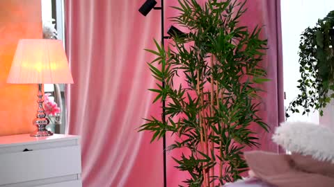 Arielle online show from 02-06-25, 12:37