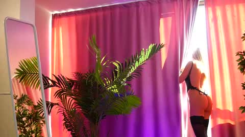 Arielle online show from 02-20-25, 01:51