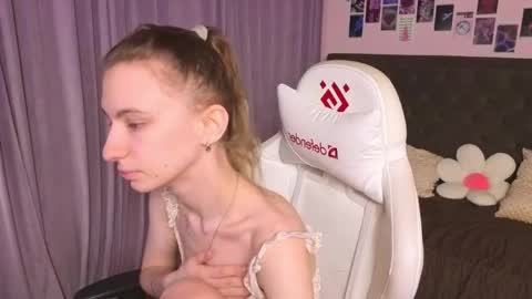 _ash_leyy_ online show from 04-25-26, 01:30