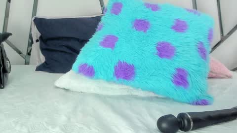 Aura online show from 12-30-24, 07:11