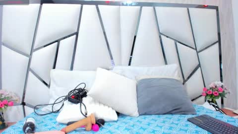 Aura online show from 09-19-25, 10:21