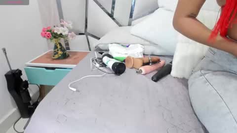 Aura online show from 09-27-25, 03:11