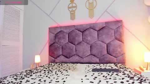 Snapshot of _aurora_collins_ chatting on 02-14-25, 03:36 _aurora_collins_ online show from 02-14-25, 03:36