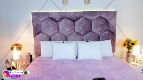 Snapshot of _aurora_collins_ chatting on 10-27-25, 01:04 _aurora_collins_ online show from 10-27-25, 01:04