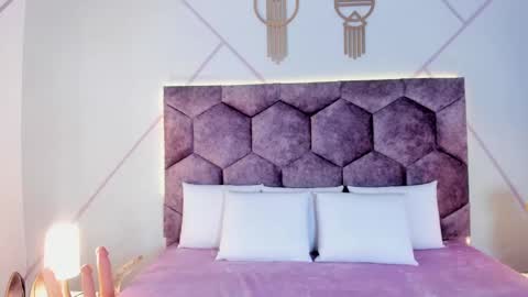 Snapshot of _aurora_collins_ chatting on 11-01-25, 01:13 _aurora_collins_ online show from 11-01-25, 01:13