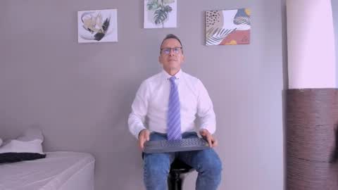 _axelking_ online show from 10-20-25, 11:43