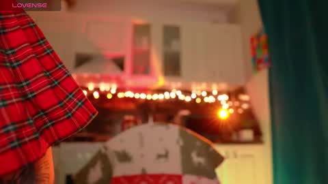 Snapshot of _axolot_ chatting on 12-11-24, 12:02 Olivia online show from 12-11-24, 12:02